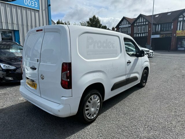 Vauxhall Combo 2021 1.5 Turbo D 2300 Sportive Panel Van Diese White #3