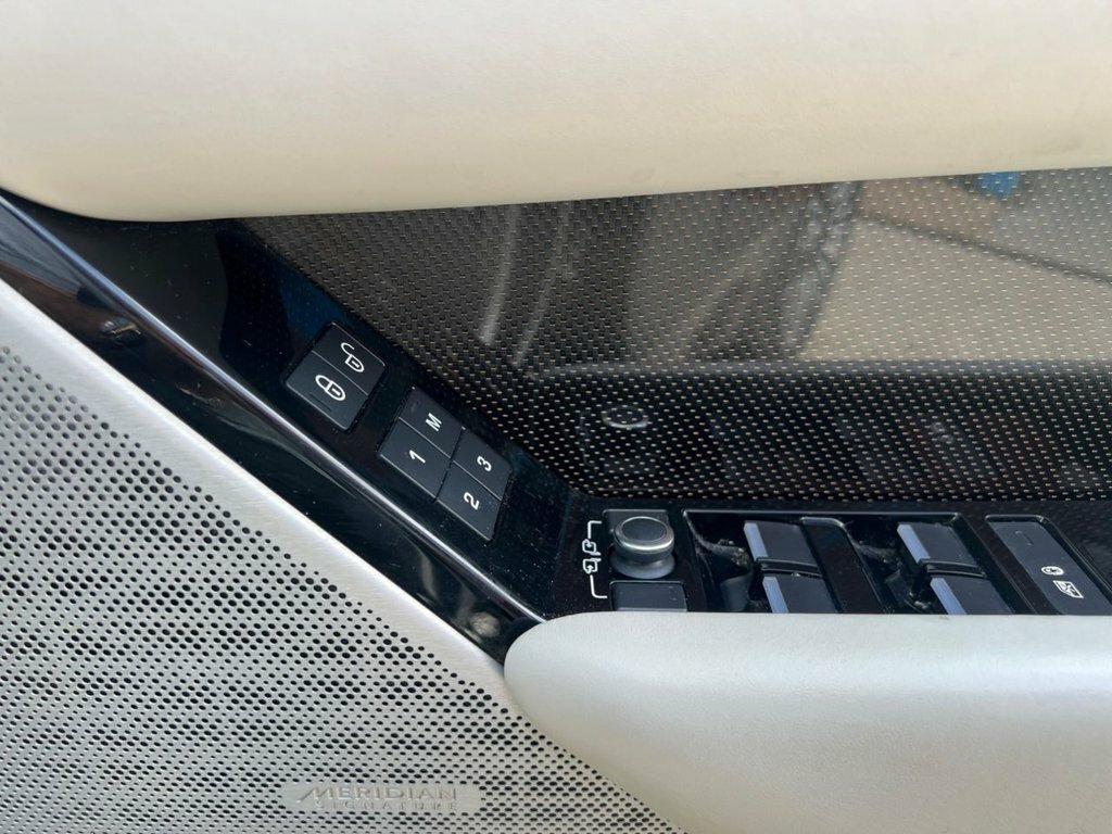 Land Rover Range Rover Velar Automatic Black #25