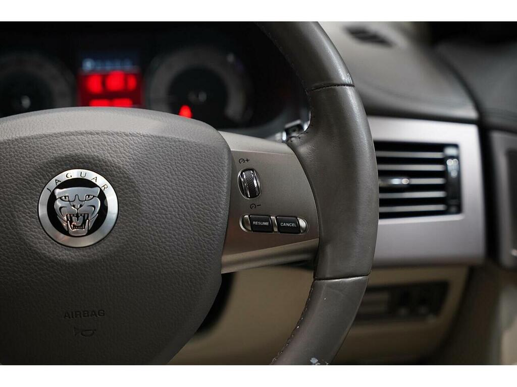 Jaguar XF V6 Luxury Black #13