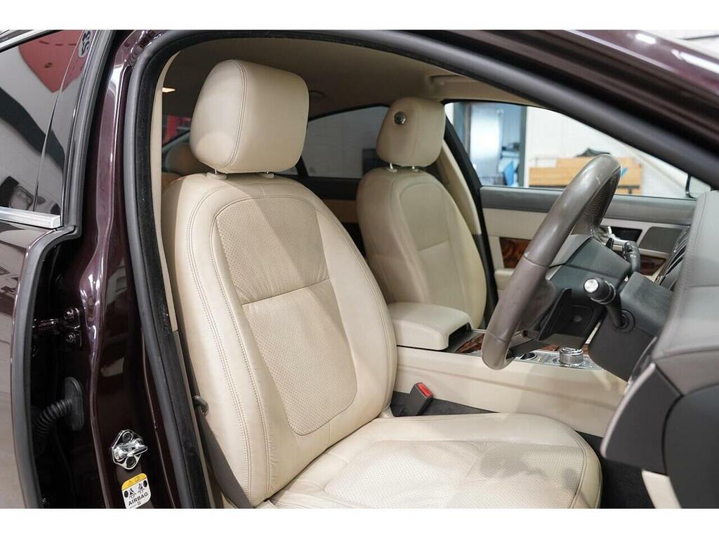Jaguar XF V6 Luxury Black #10