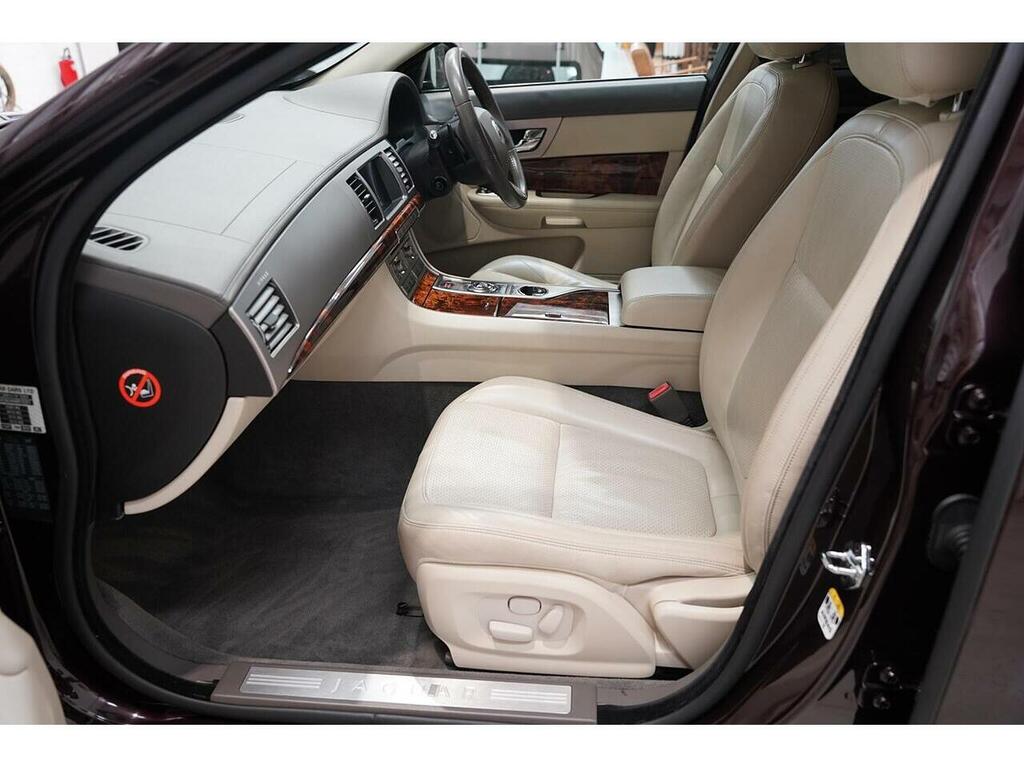 Jaguar XF V6 Luxury Black #7