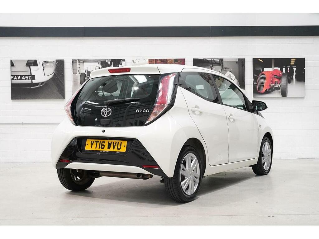Toyota Aygo 1.0 Vvt-i X-pression X-wave Euro 5 Euro 5 White #3