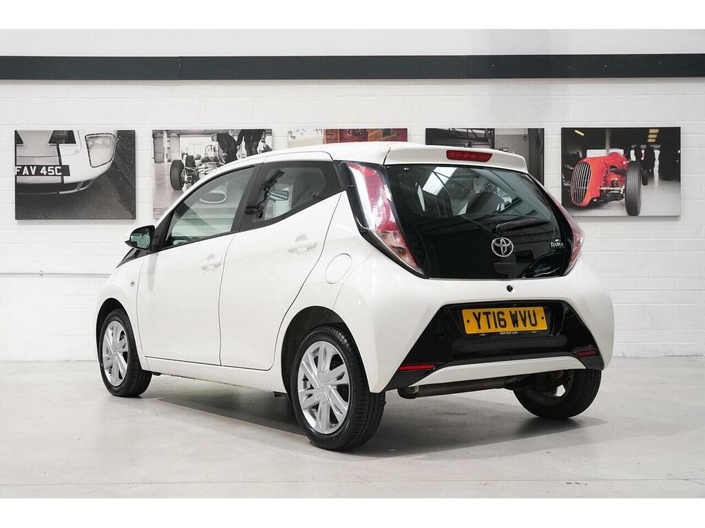 Toyota Aygo 1.0 Vvt-i X-pression X-wave Euro 5 Euro 5 White #4