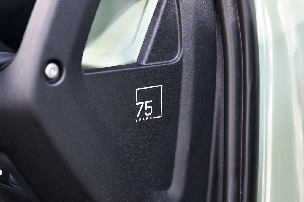 Land Rover Defender 90 3L Null Grey #13