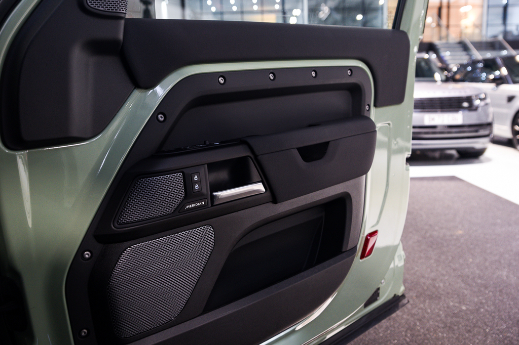Land Rover Defender 90 3L Null Grey #30