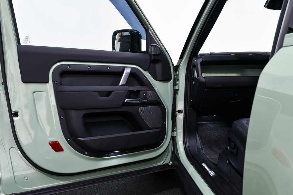 Land Rover Defender 90 3L Null Grey #14
