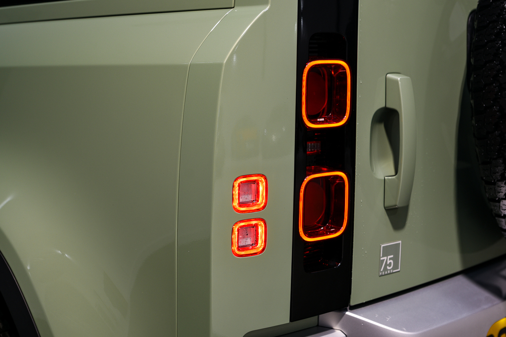 Land Rover Defender 90 3L Null Grey #15