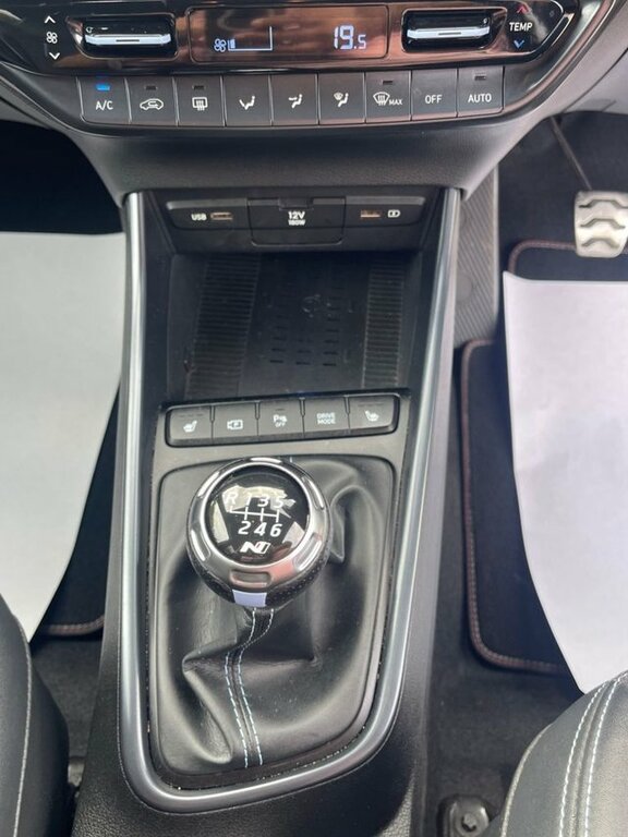 Hyundai I20 Hatchback White #17
