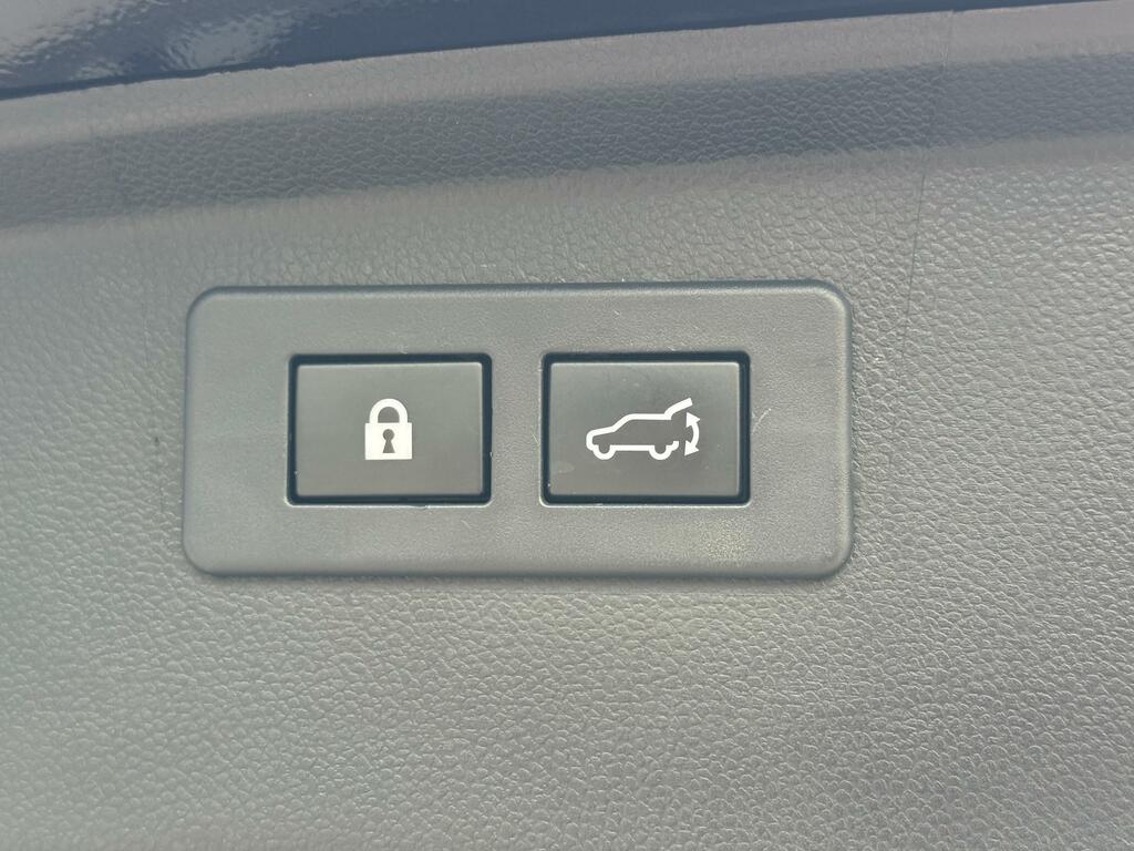 Subaru Outback Touring White #17