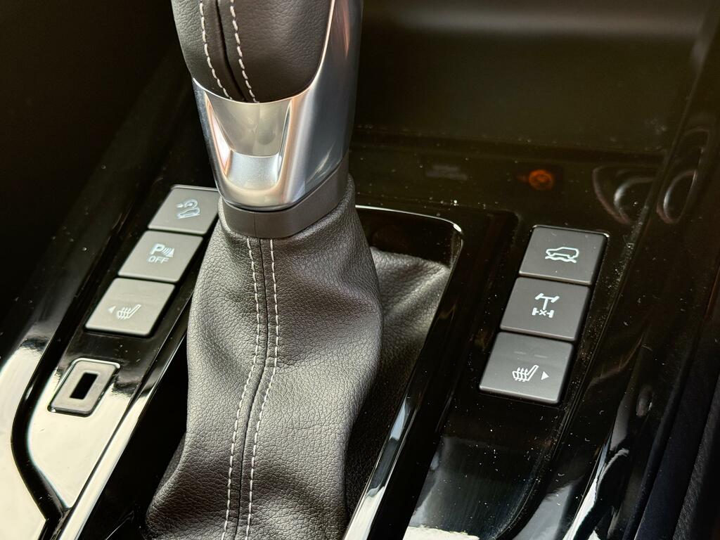 Isuzu D-Max 4X4 Double Cab Wdiff Lock White #23