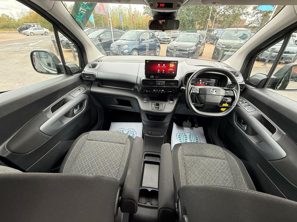 Vauxhall Combo-e Life 52Kwh Ultimate XL Mpv 11Kw Char Green #2