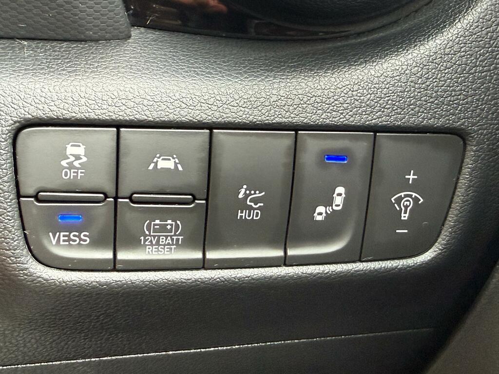 Hyundai Kona Hatchback Black #30