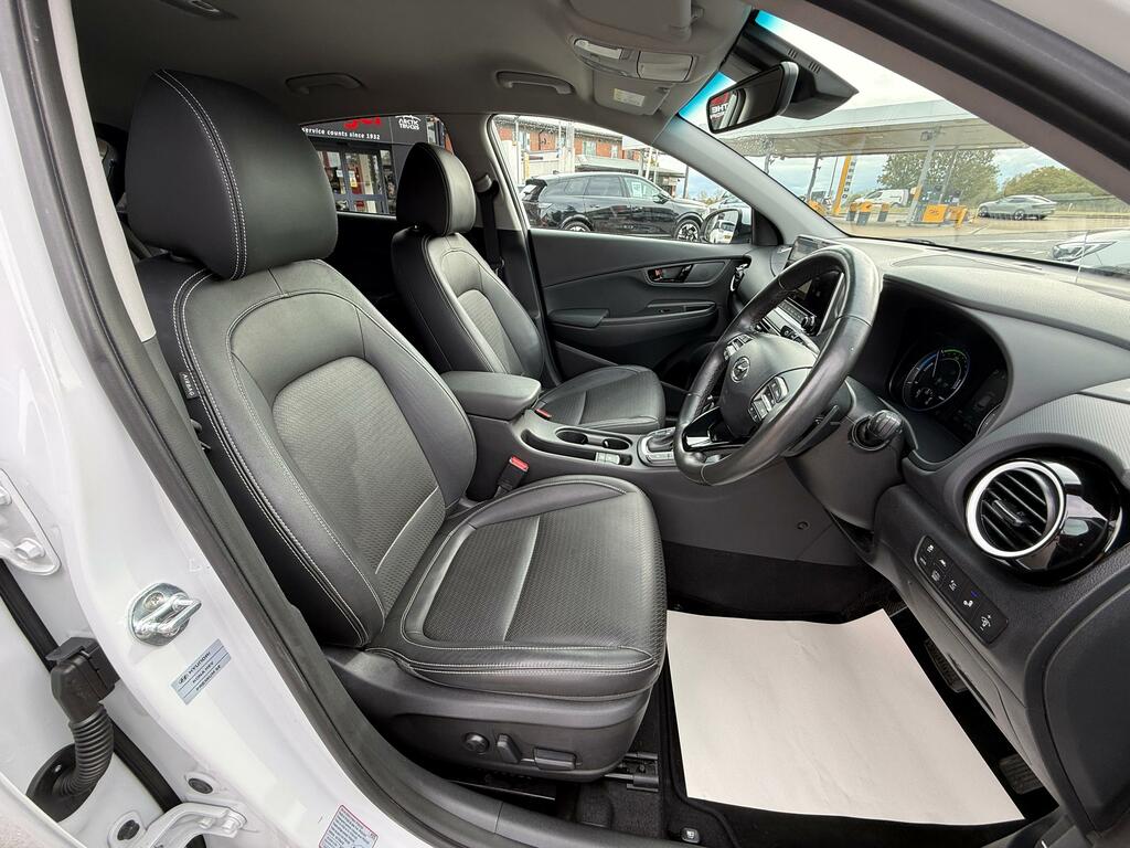 Hyundai Kona Hatchback Black #25