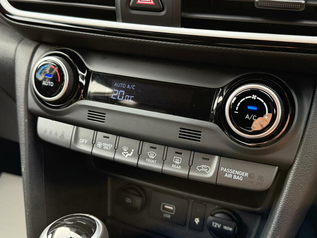 Hyundai Kona Hatchback Black #34