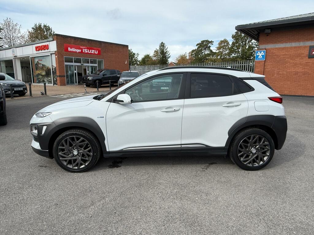 Hyundai Kona Hatchback Black #7