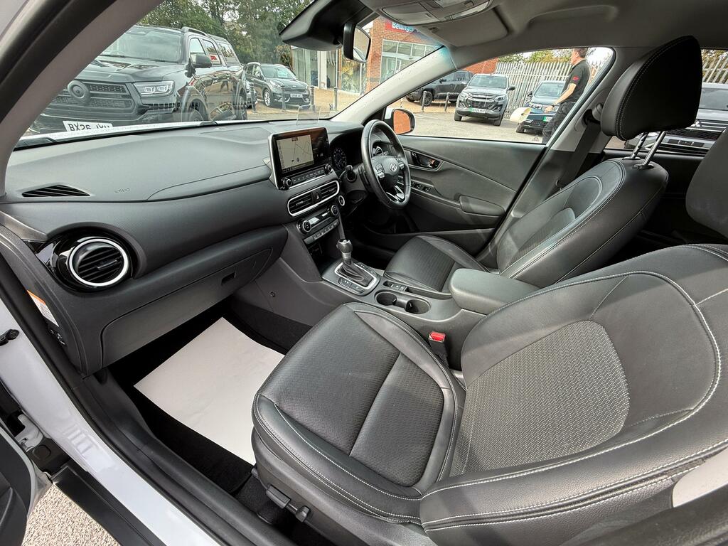 Hyundai Kona Hatchback Black #9