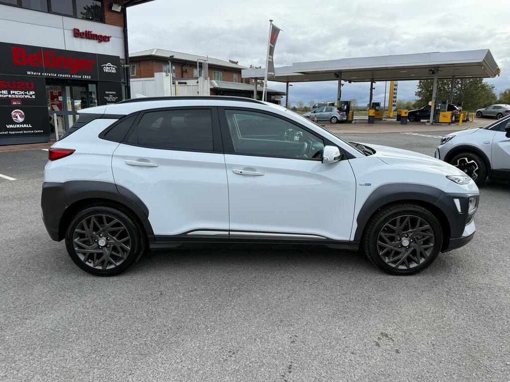 Hyundai Kona Hatchback Black #19
