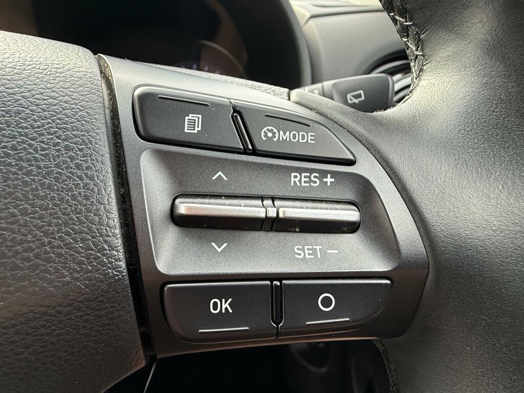 Hyundai Kona Hatchback Black #38