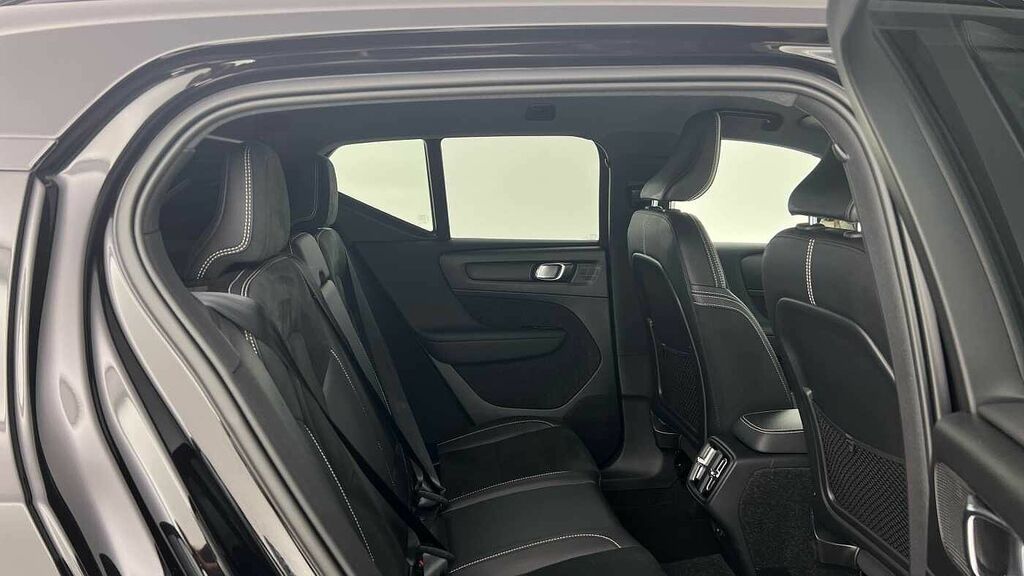 Volvo XC40 R-design Pro, T3 Heated Seats, Power Dr Black #6
