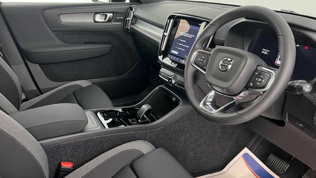 Volvo EX40 Ultra, Twin Motor, Panoramic Sunroof, 36 Black #4