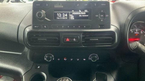 Vauxhall Combo 1.6L Sportive White #11