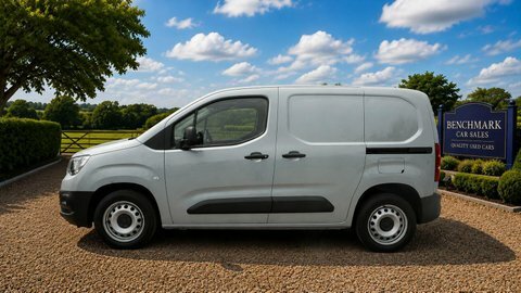 Vauxhall Combo 1.6L Sportive White #8