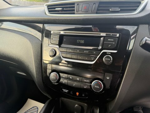 Nissan Qashqai Tekna Plus Dig-t Xtronic Red #18