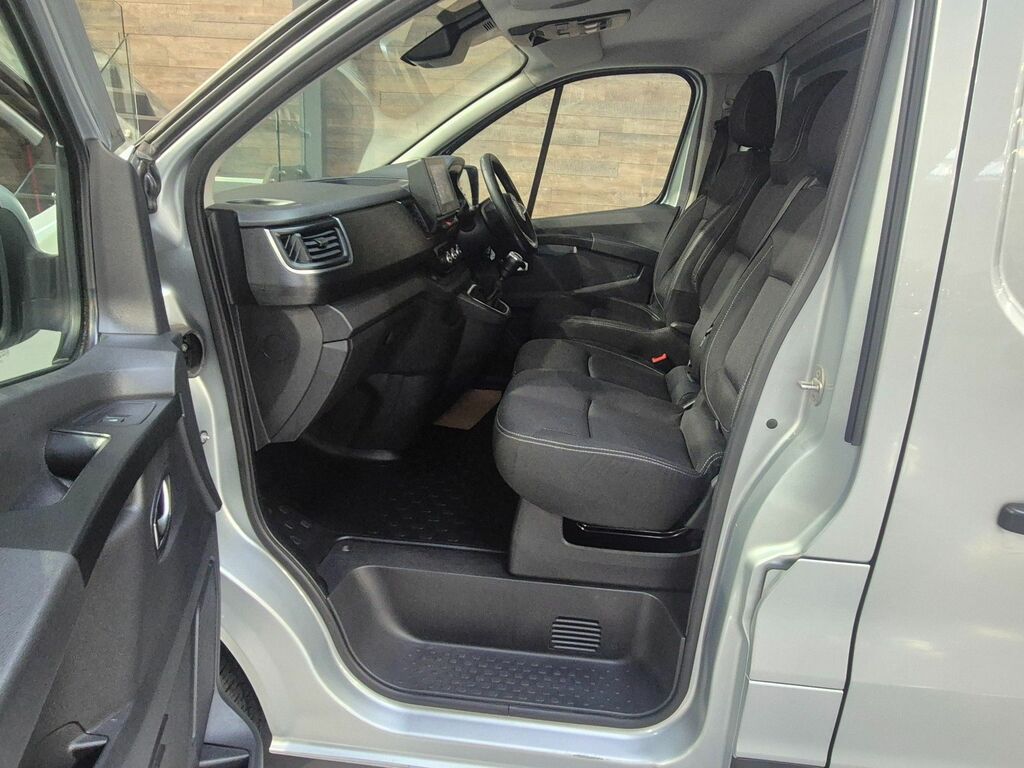 Nissan Primastar Acenta Black #13