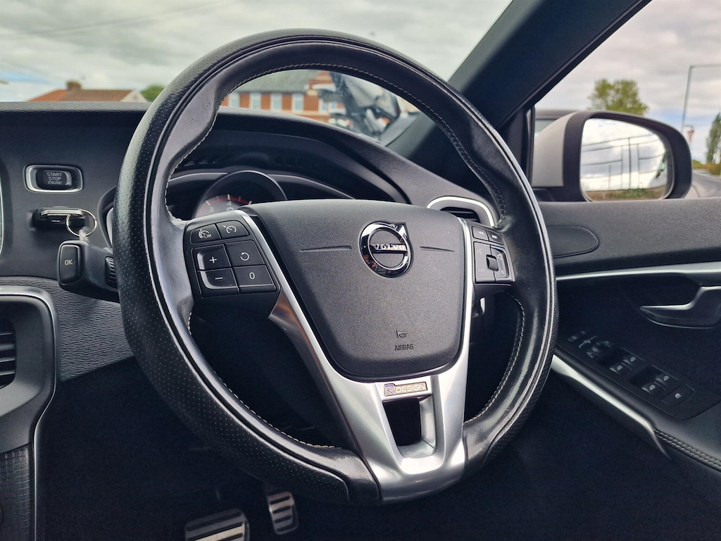 Volvo V40 T2 R-design Edition Hatchback White #28