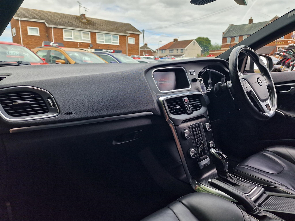 Volvo V40 T2 R-design Edition Hatchback White #20