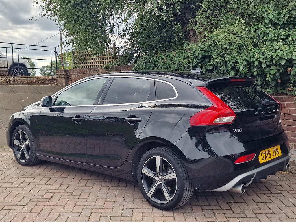 Volvo V40 1.5 T3 R-design Edition Euro 6 Ss Black #2