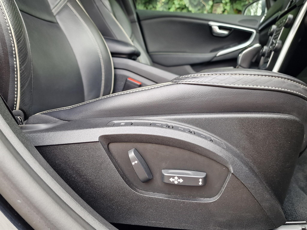 Volvo V40 T2 R-design Edition Hatchback White #16
