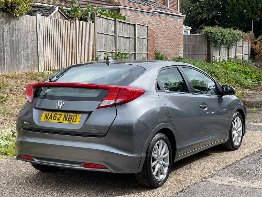 Honda Civic I-vtec Es Red #3