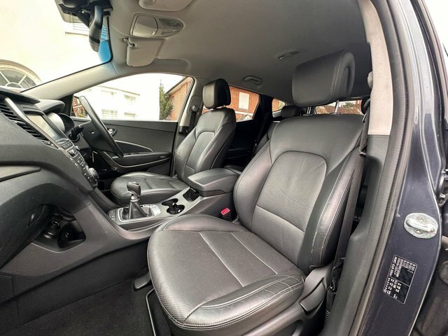 Hyundai Santa Fe Estate Red #9