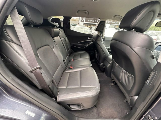 Hyundai Santa Fe Estate Red #18