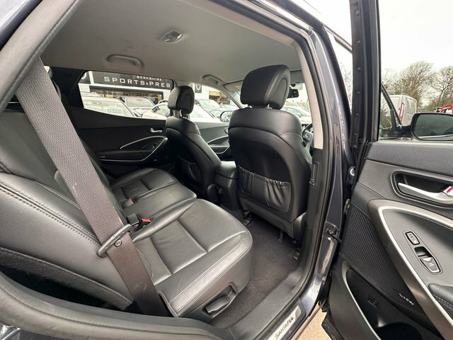 Hyundai Santa Fe Estate Red #15