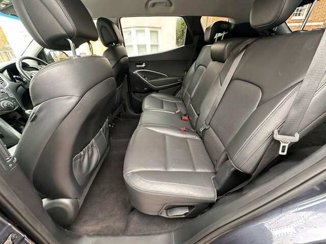 Hyundai Santa Fe Estate Red #19