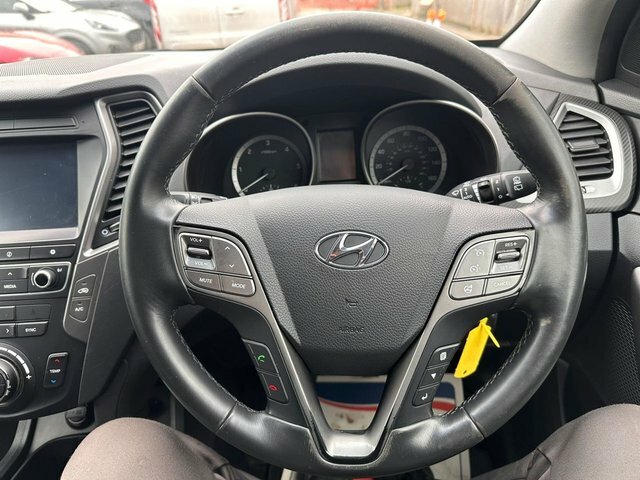 Hyundai Santa Fe Estate Red #17
