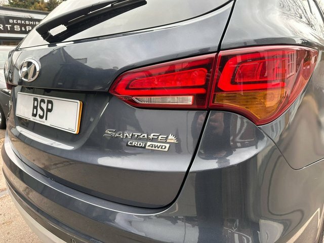 Hyundai Santa Fe Estate Red #28