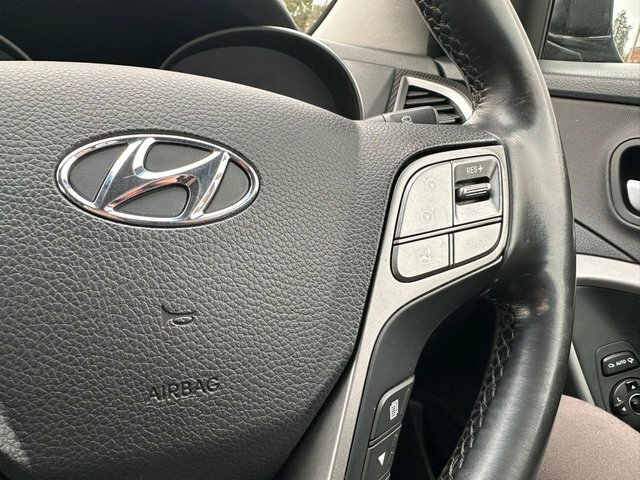 Hyundai Santa Fe Estate Red #24