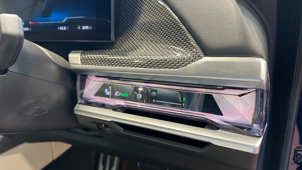 BMW i7 Excellence Black #25