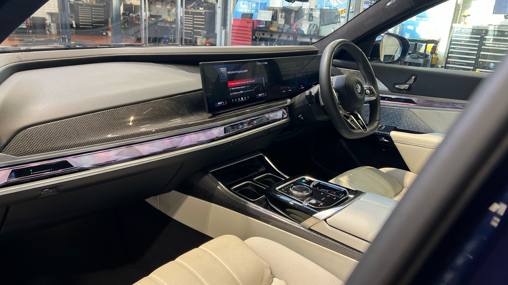 BMW i7 Excellence Black #7