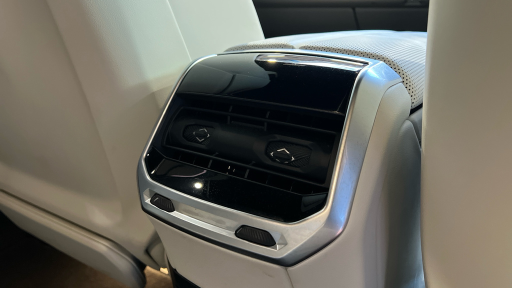 BMW i7 Excellence Black #31