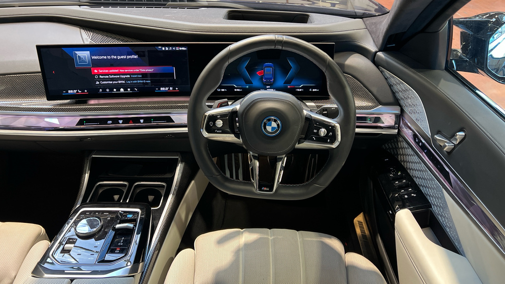 BMW i7 Excellence Black #5