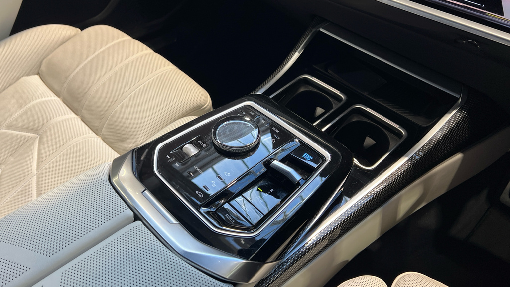 BMW i7 Excellence Black #10