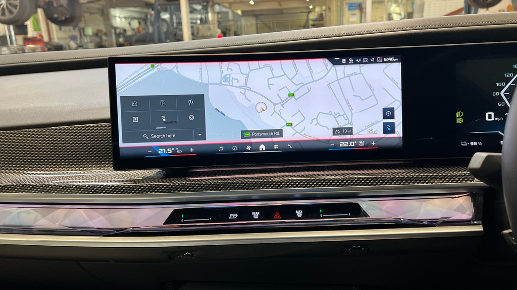 BMW i7 Excellence Black #8