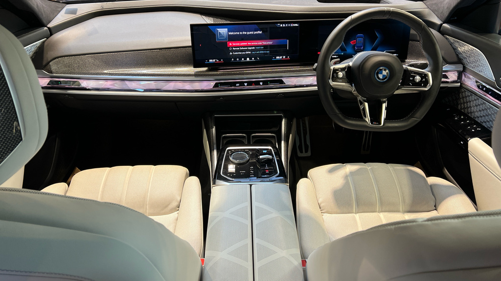 BMW i7 Excellence Black #4