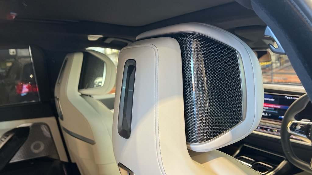BMW i7 Excellence Black #32