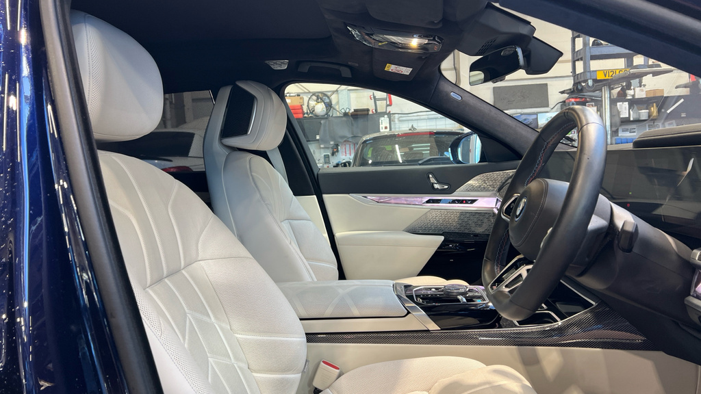 BMW i7 Excellence Black #11