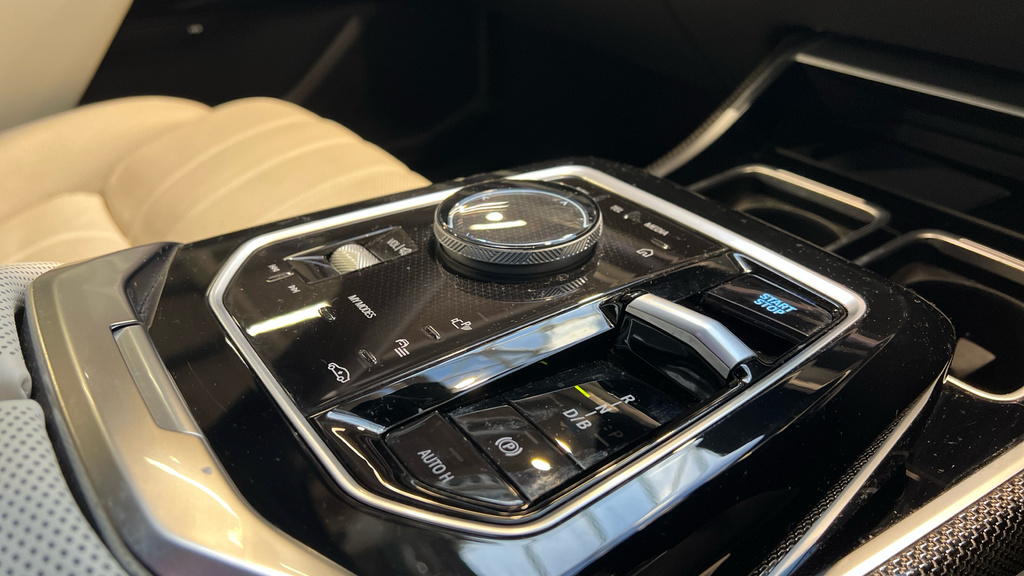 BMW i7 Excellence Black #19